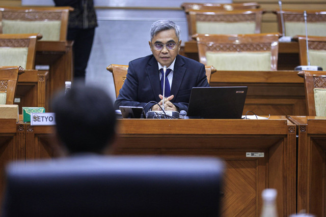 Calon Pimpinan (Capim) KPK Setyo Budianto mengikuti uji kelayakan dan kepatutan bersama Komisi III DPR di Kompleks Parlemen, Senayan, Jakarta, Senin (18/11/2024).  Foto: Dhemas Reviyanto/ANTARA FOTO