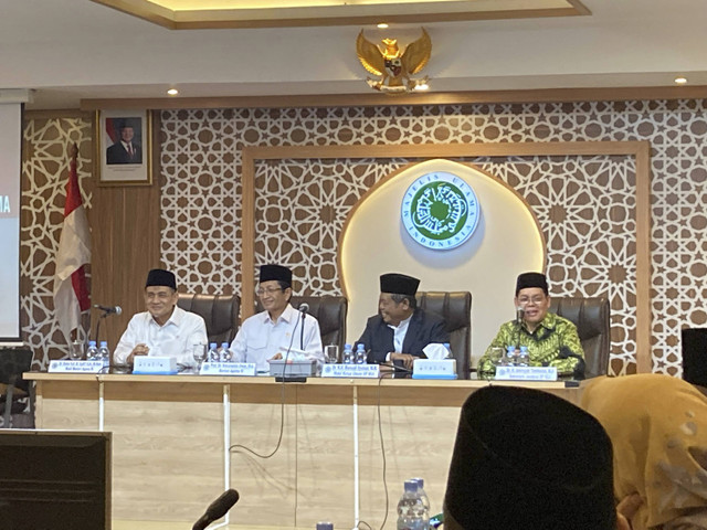 Kementerian Agama (Kemenag) menghadiri silaturahmi bersama Majelis Ulama Indonesia (MUI) di Kantor MUI, Jakarta Pusat, Selasa (19/11/2024). Foto: Alya Zahra/kumparan 