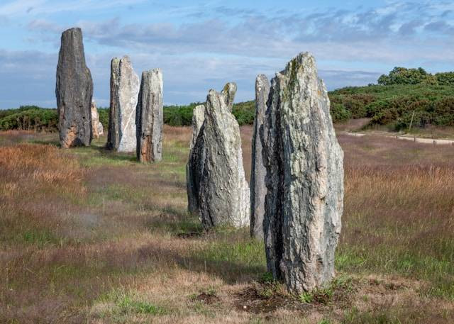 Ilustrasi Pengertian Menhir, Unsplash/Johanneke Kroesbergen-Kamps