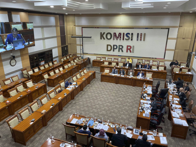 Capim KPK Agus Joko Pramono menjalani fit and proper test di Ruang Rapat Komisi III DPR RI, Senayan, Jakarta, Selasa (19/11/2024). Foto: Fadhil Pramudya/kumparan