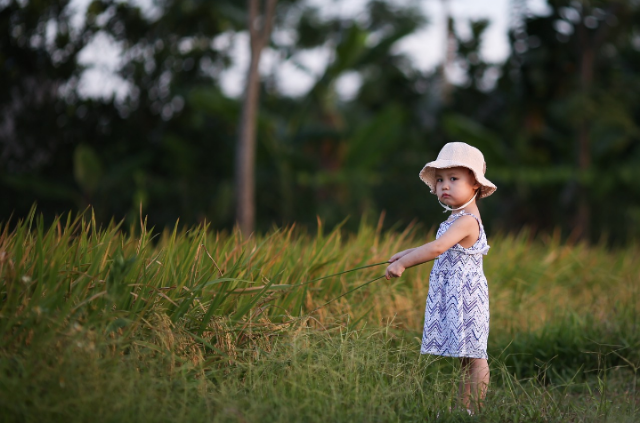 Ilustrasi sifat anak tengah perempuan. Sumber foto: Pixabay/ Hainguyen1982