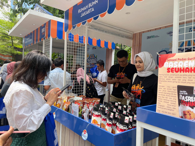 Rumah BUMN Jakarta berpartisipasi dalam Bazar UMKM BRILiaN yang berlangsung di Area Taman BRI, Jakarta, pada Jumat (15/11/2024). Foto: Dok. BRI 