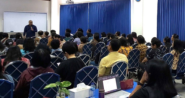 Pelatihan public speaking para kepala sekolah, sumber: dok. Strada.