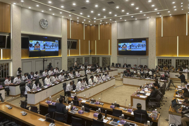 Menteri Kelautan dan Perikanan Sakti Wahyu Trenggono mengikuti rapat bersama komisi IV DPR RI di Kompleks Parlemen, Senayan, Jakarta, Rabu (20/11/2024). Foto: Ghifari/kumparan 