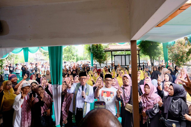 Calon Gubernur Kalbar nomor urut 1, Sutarmidji saat Silaturahmi dengan emak-emak Kota Pontianak dan Kubu Raya. Foto: Dok. Tim Media Midji-Didi