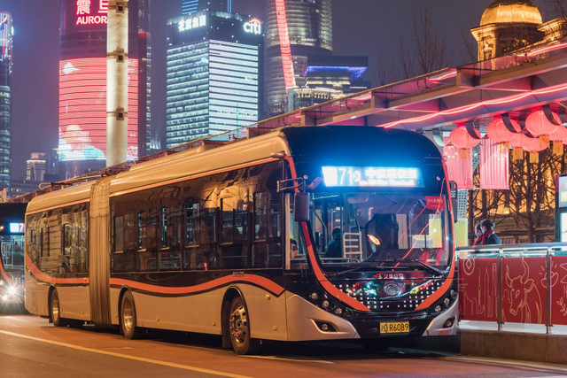 Jadwal Bus Trans Semarang. Foto hanya ilustrasi, bukan tempat sebenarnya. Sumber: unsplash.com/Scarbor Siu.