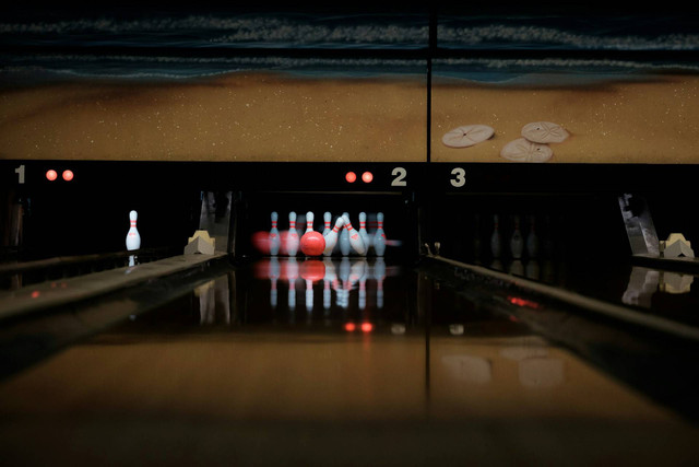 Tempat Bowling Malang Raya. Foto Hanya Ilustrasi, Bukan Tempat Sebenarnya. Sumber Unsplah Todd Diemer