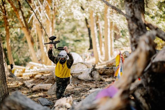 Paintball Malang. Foto hanya ilustrasi, bukan tempat yang sebenarnya. Sumber: Unsplash/Vince Fleming