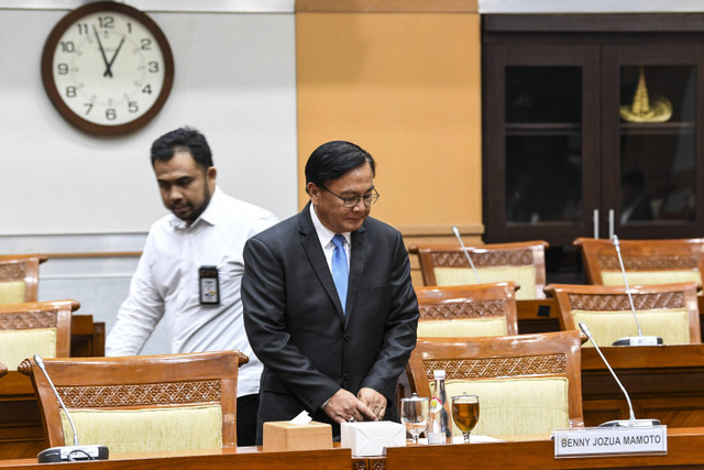 Calon anggota Dewan Pengawas (Dewas) KPK Benny Jozua Mamoto mengikuti uji kelayakan dan kepatutan dengan Komisi III DPR di Kompleks Parlemen, Senayan, Jakarta, Rabu (20/11/2024). Foto: Galih Pradipta/ANTARA FOTO