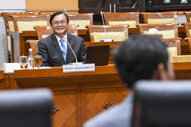 Calon anggota Dewan Pengawas (Dewas) KPK Benny Jozua Mamoto mengikuti uji kelayakan dan kepatutan dengan Komisi III DPR di Kompleks Parlemen, Senayan, Jakarta, Rabu (20/11/2024). Foto: Galih Pradipta/ANTARA FOTO