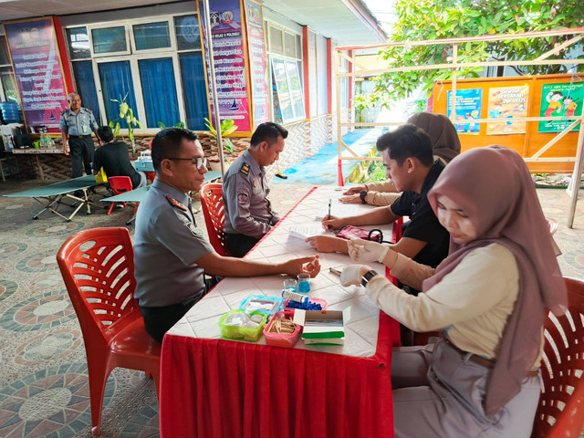 Untuk Kemanusiaan, Pegawai Bapas Polewali Lakukan Donor Darah