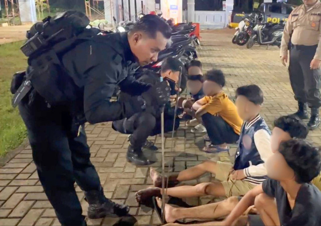 Polisi mengamankan 7 remaja yang hendak tawuran. Foto: