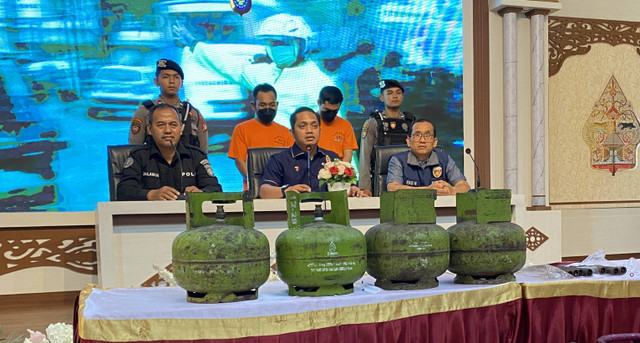 Konferensi pers pengoplosan gas LPG 3 kg bersubsidi di Polresta Sleman, Rabu (20/11). Foto: Resti Damayanti/Pandangan Jogja