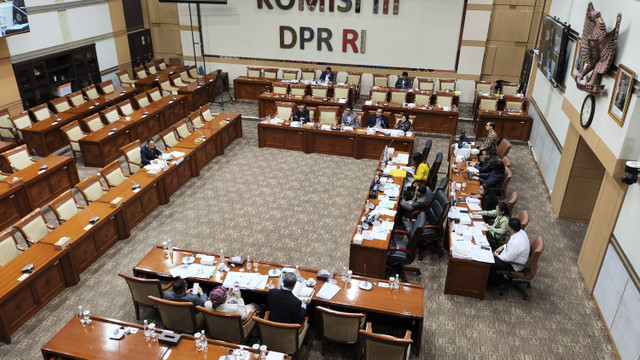 Calon anggota Dewan Pengawas (Dewas) KPK Gusrizal mengikuti uji kelayakan dan kepatutan dengan Komisi III DPR di Kompleks Parlemen, Senayan, Jakarta, Rabu (20/11/2024). Foto: Jonathan Devin/kumparan