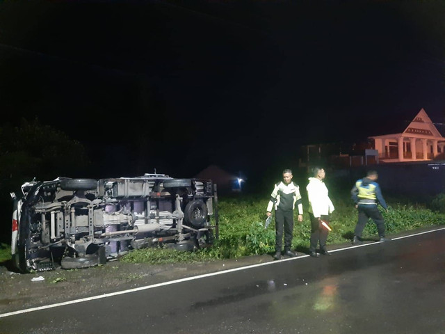 Kecelakaan lalu lintas melibatkan truk boks dengan sepeda motor terjadi di Jalan Turi-Tempel, Kapanewon Tempel, Kabupaten Sleman, Rabu (20/11/2024). Foto: Dok. Polresta Sleman