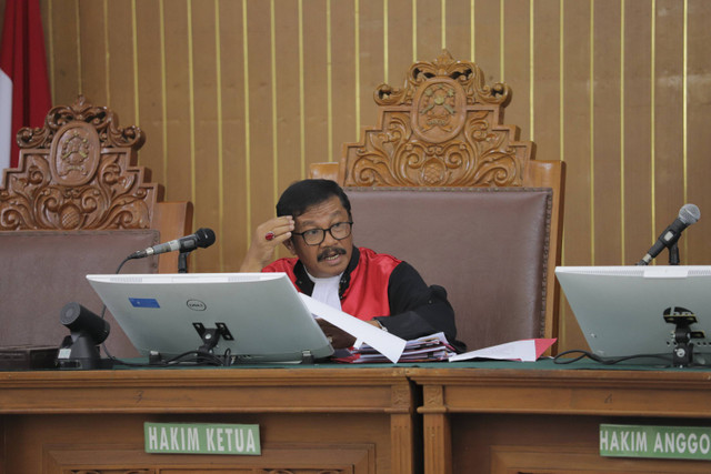 Hakim Tumpanuli Marbun memimpin jalannya sidang sidang praperadilan Tom Lembong di PN Jakarta Selatan, Jakarta, Kamis (21/11/2024). Foto: Jamal Ramadhan/kumparan