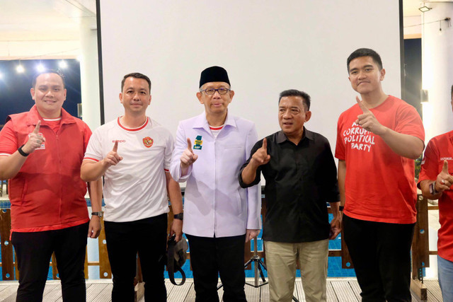 Calon Gubernur Kalbar nomor urut 1, Sutarmidji saat menghadiri silaturahmi yang digelar Ketua Umum Partai Solidaritas Indonesia, Kaesang Pangarep. Foto: Tim Media Midji-Didi