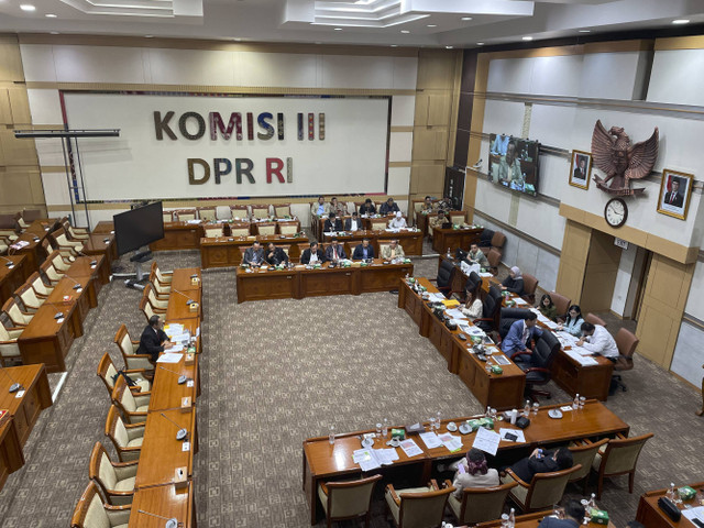 Cadewas KPK Iskandar Mz menjalani sesi konsultasi dan pendalaman di Komisi III DPR RI, Senayan, Jakarta, Kamis (21/11/2024).  Foto: Fadhil Pramudya/kumparan