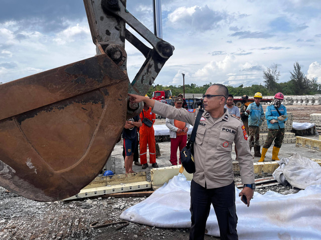 Polisi saat berada di TKP. Foto: Dok. Polsek Matan Hilir Selatan