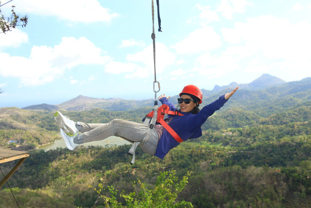 Wahana high rope di Wisata Alam Kalibiru. Sumber: Dok. pribadi