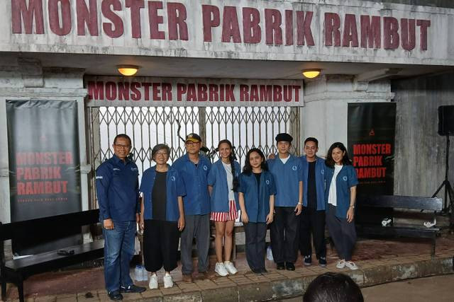  Palari Films mengumumkan proyek film Monster Pabrik Rambut dalam konferensi pers di Jatinegara, Jakarta Timur, Senin (18/11/2024). Foto: Vincentius Mario/kumparan