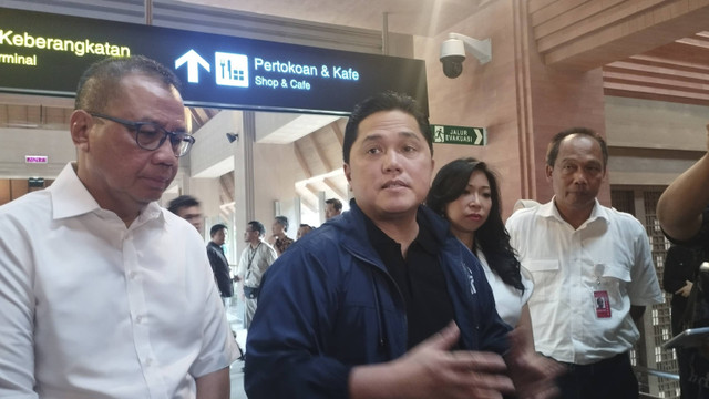 Menteri BUMN Erick Thohir di Bandara Internasional I Gusti Ngurah Rai, Kamis (21/11/2024). Foto: Denita BR Matondang/kumparan