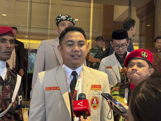 Dzulfikar Ahmad Tawalla, Ketua PP Pemuda Muhammadiyah sekaligus Wamen Perlindungan Pekerja Migran Indonesia, di Hotel Aryaduta, Jakarta, Kamis (21/11/2024). Foto: Luthfi Humam/kumparan