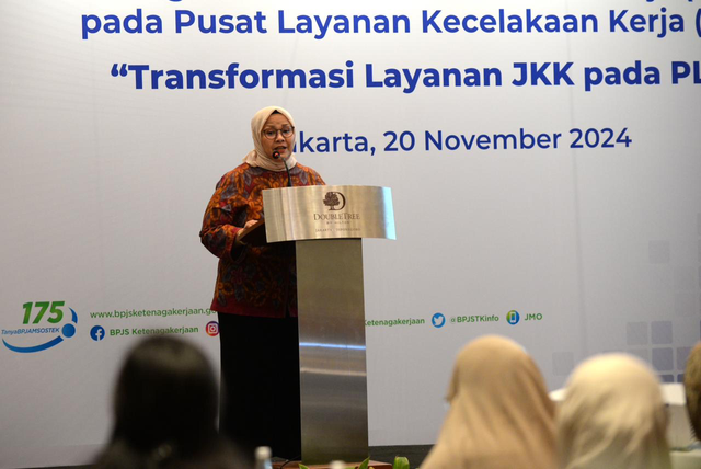 Direktur Pelayanan BPJS Ketenagakerjaan Roswita Nilakurnia pada sosialisasi tentang standardisasi pelayanan pada program Jaminan Kecelakaan Kerja (JKK) pada Pusat Layanan Kecelakaan Kerja (PLKK) di Jakarta, Rabu (20/11/2024). Foto: Dok. BPJS Ketenagakerjaan