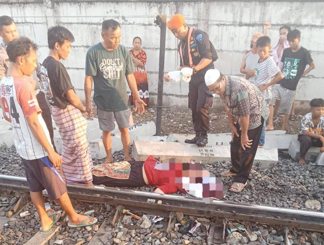 Wanita yang tertabrak kereta api di KM 7+1/2 pjGR/TNK Bumi Waras, Bandar Lampung, Kamis (21/11). | Foto: Dok Istimewa