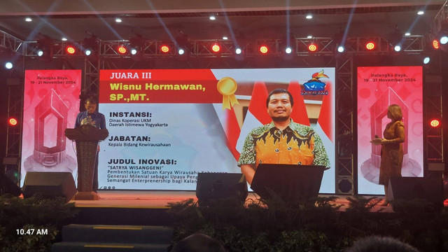 Wisnu Hermawan saat diumumkan memperoleh penghargaan Juara III, Kamis (21/11). Foto: Dok. Wisnu Hermawan