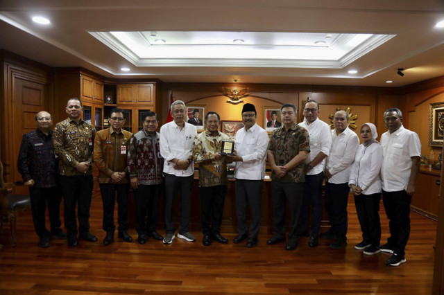 Suasana kunjungan Menteri Sosial Saifullah Yusuf bersama Wamen Sosial Agus Jabo Priyono ke Kementerian Dalam Negeri. Foto: Dok. Istimewa