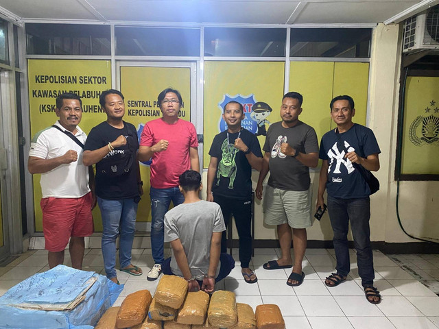 Pelaku yang diamankan terkait kasus narkoba ganja 11 kilogram. | Foto: Dok Humas Polres Lampung Selatan