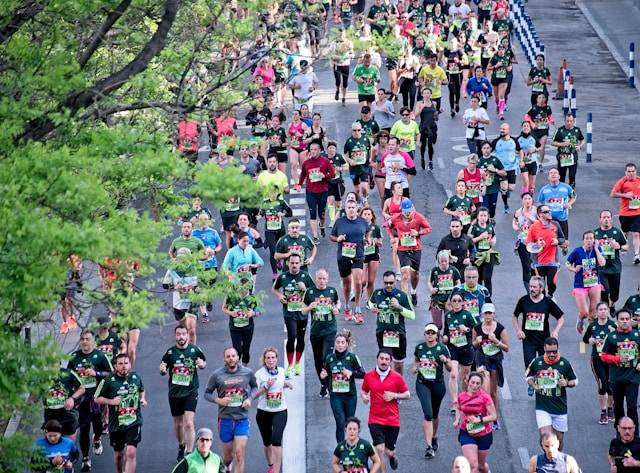 Jarak Gerak Jalan Mojokerto Surabaya 2024, foto hanya ilustrasi, bukan kegiatan sebenarnya: Unsplash/Miguel A Amutio