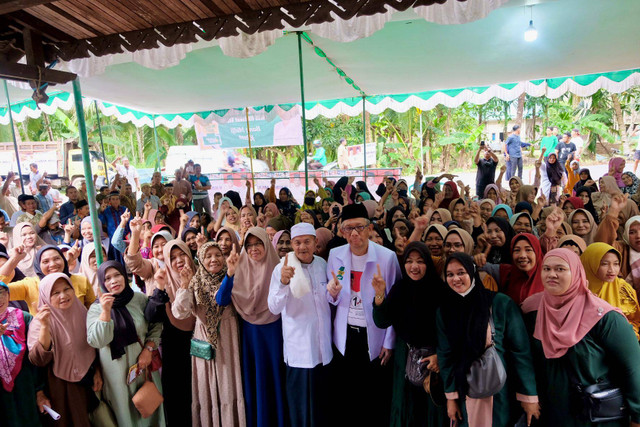 Calon Gubernur Kalbar nomor urut 1, Sutarmidji saat silaturahmi dengan masyarakat Sungai Kakap. Foto: Tim Media Midji-Didi