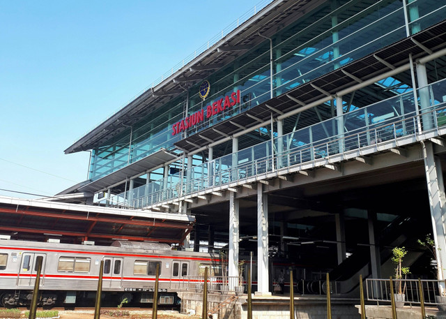 Oleh-Oleh Khas Bekasi. Foto Stasiun Bekasi. Sumber: Unsplash/Fitri Ariningrum.