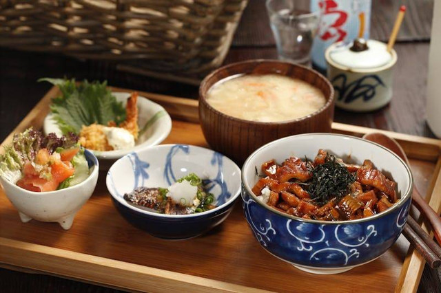 Cara Pesan Makan di Yoshinoya. Foto hanya ilustrasi, bukan tempat yang sebenarnya. Sumber: Pexels/Minchephoto Photography