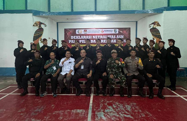 Foto bersama deklarasi netralitas ASN di Rutan Kelas IIB Mempawah. Foto: M. Zain/Hi!Pontianak