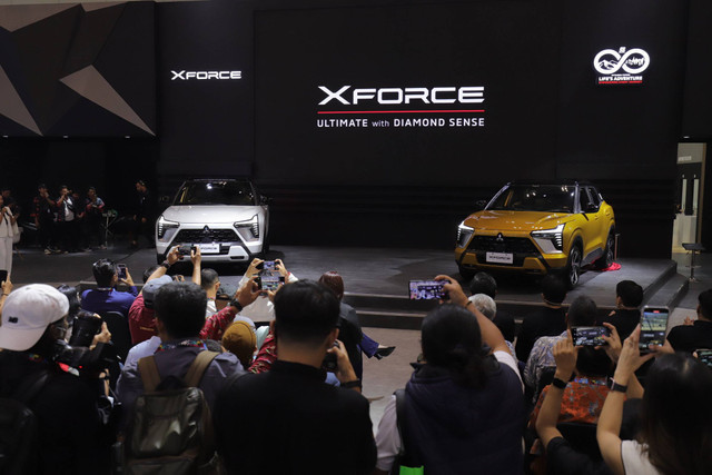 Mitsubishi XForce di Gaikindo Jakarta Auto Week di ICE BSD, Tangerang, Jumat (22/11/2024). Foto: Jamal Ramadhan/kumparan