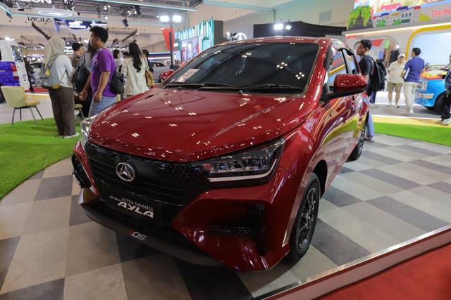 Daihatsu Ayla di Gaikindo Jakarta Auto Week di ICE BSD, Tangerang, Jumat (22/11/2024). Foto: Jamal Ramadhan/kumparan