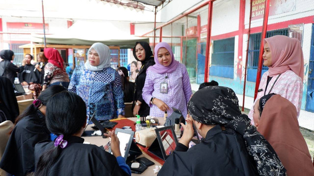 Pelatihan Kemandirian Beauty Class bersama Rivera Kosmetik di Lapas Palembang