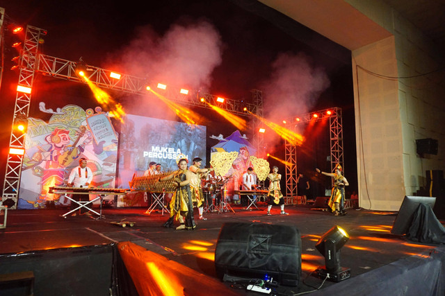 Penampilan Mukela Percussion di Festival Budaya Soetedja Banyumas