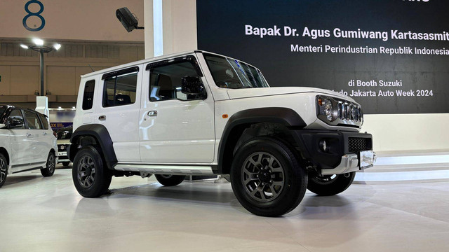 PT Suzuki Indomobil Sales (PT SIS) resmi meluncurkan Jimny 5-door White Rhino Edition di ajang Gaikindo Jakarta Auto Show (GJAW). Foto: dok. Suzuki