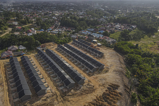 Foto udara deretan rumah pascapembangunan di salah satu perumahan di Kecamatan Baruga, Kendari, Sulawesi Tenggara, Sabtu (23/11/2024). Foto: Andry Denisah/ANTARA FOTO