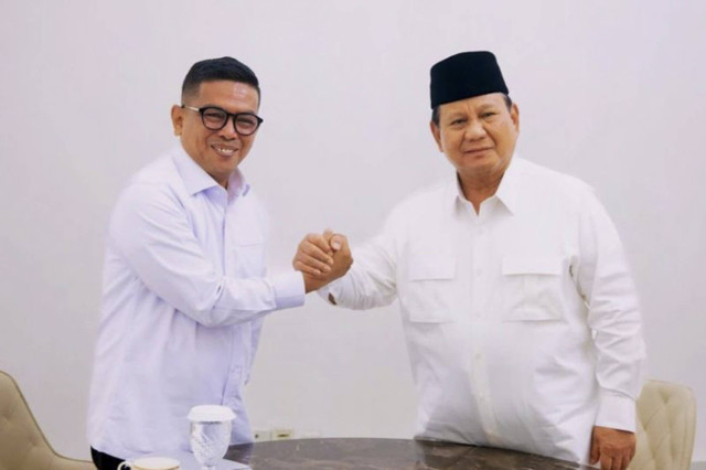 Calon Gubernur Banten Andra Soni bersama ketua Umum Gerindra Prabowo Subianto. Dalam video pendek yang tersebar di media sosial, Prabowo menyatakan jika Andra akan bekerja keras untuk kesejahteraan rakyat Banten. Foto: ANTARA/HO-Istimewa