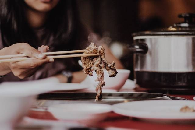 Cara Makan di Yakiniku Like. Foto hanya ilustrasi, bukan tempat sebenarnya. Foto: dok. Unsplash/Prastika Herlianti