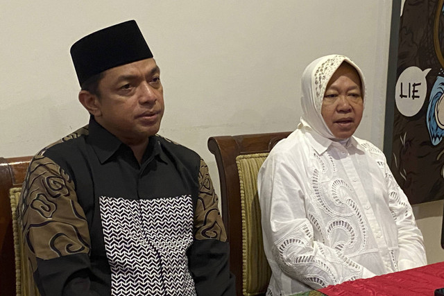 Cagub dan cawagub pasangan calon (paslon) nomor urut 3, Tri Rismaharini-Zahrul Azhar Asumta (Gus Hans) saat ditemui di salah satu resto di Jalan Bangka, Surabaya, Sabtu (23/11/2024). Foto:  Farusma Okta Verdian/kumparan