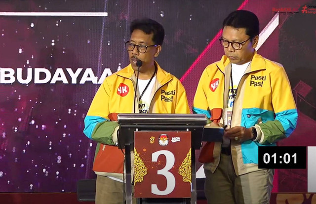 Pasangan calon Wali Kota dan Wakil Wali Kota Yogyakarta nomor urut 3, Afnan-Singgih, dalam debat kedua Pilkada Yogyakarta 2024, Sabtu (16/11). Foto: Youtube/KPU Kota Jogja