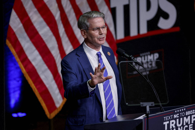 Pendiri Key Square Group, Scott Bessent, berbicara dalam sebuah acara kampanye untuk calon presiden dari Partai Republik dan mantan Presiden AS, Donald Trump, di Asheville, North Carolina, AS, 14 Agustus 2024. Foto: Jonathan Drake/REUTERS