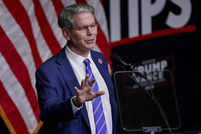 Pendiri Key Square Group, Scott Bessent, berbicara dalam sebuah acara kampanye untuk calon presiden dari Partai Republik dan mantan Presiden AS, Donald Trump, di Asheville, North Carolina, AS, 14 Agustus 2024. Foto: Jonathan Drake/REUTERS