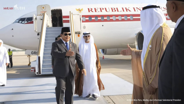 Presiden Prabowo Subianto tiba di Dubai. Foto: Youtube/ Sekretariat Kepresidenan